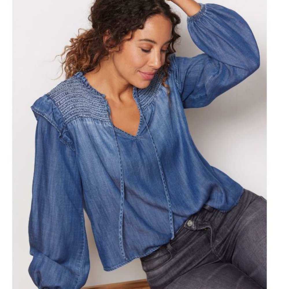 Cloth & Stone Smocked Ruffle Denim Top - Women's Size M - Like New - Evereve